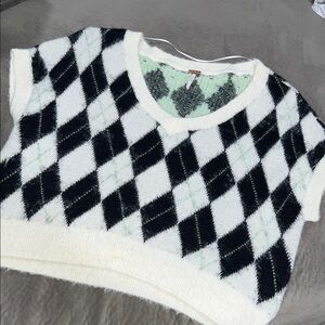 Cropped Argyle Knit Sweater Vest - White & Black